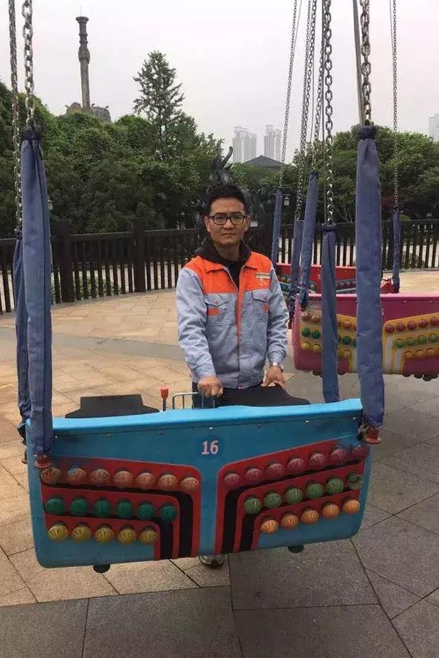 奖章背后的故事:十年炼就“火眼金睛” 为游客安全保驾护航