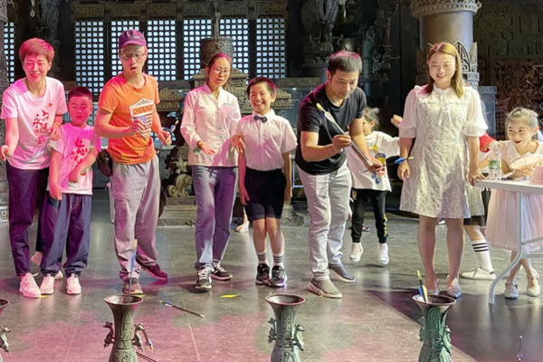 巾帼之声 向党献礼