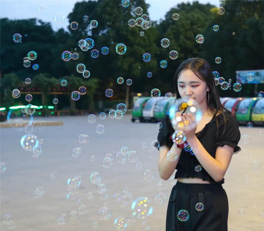 躁起来!办年卡免费游夜公园,开启欢乐夜生活