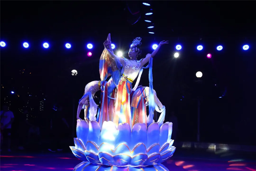 躁起来!办年卡免费游夜公园,开启欢乐夜生活