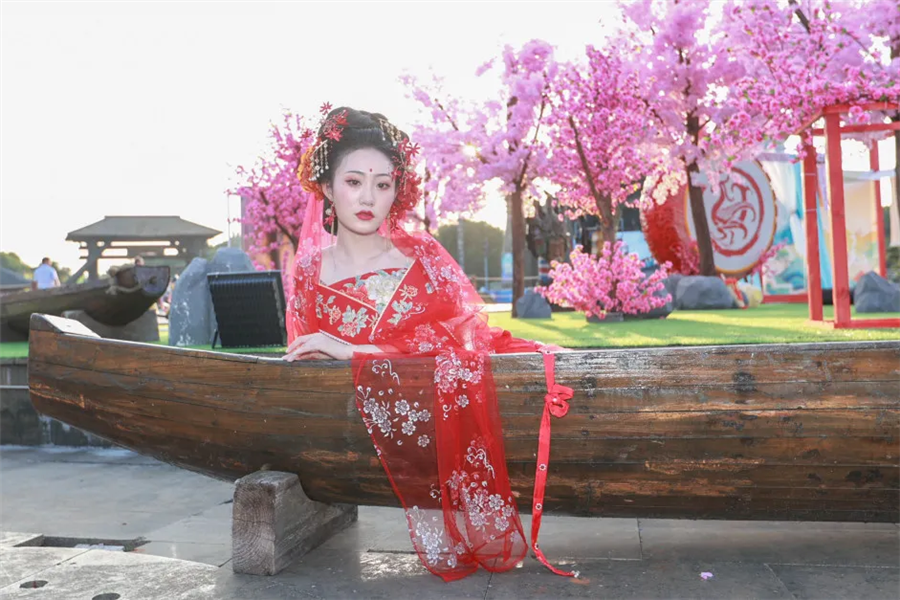 来淹城聊斋节 遇见心软的“神”
