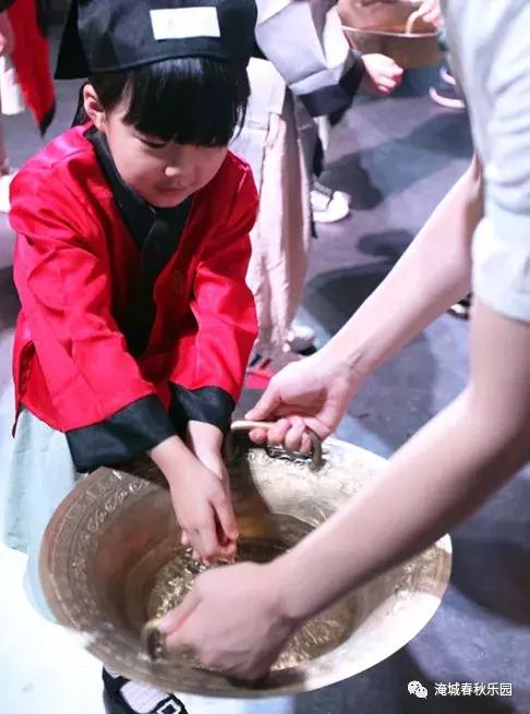 「致敬经典 回归传统」淹城春秋乐园儿童开笔礼已上线!