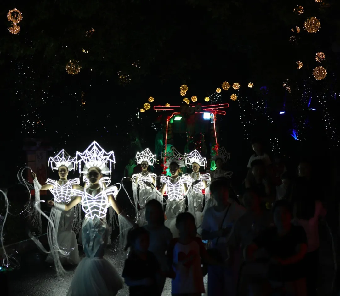 白天不懂夜的嗨！淹城野生动物世界夜公园亮相，惊艳仲夏夜！