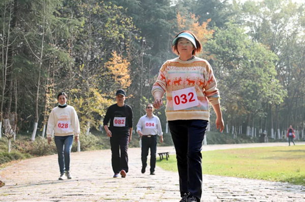 春秋淹城旅游区工会开展第八届职工健步走比赛