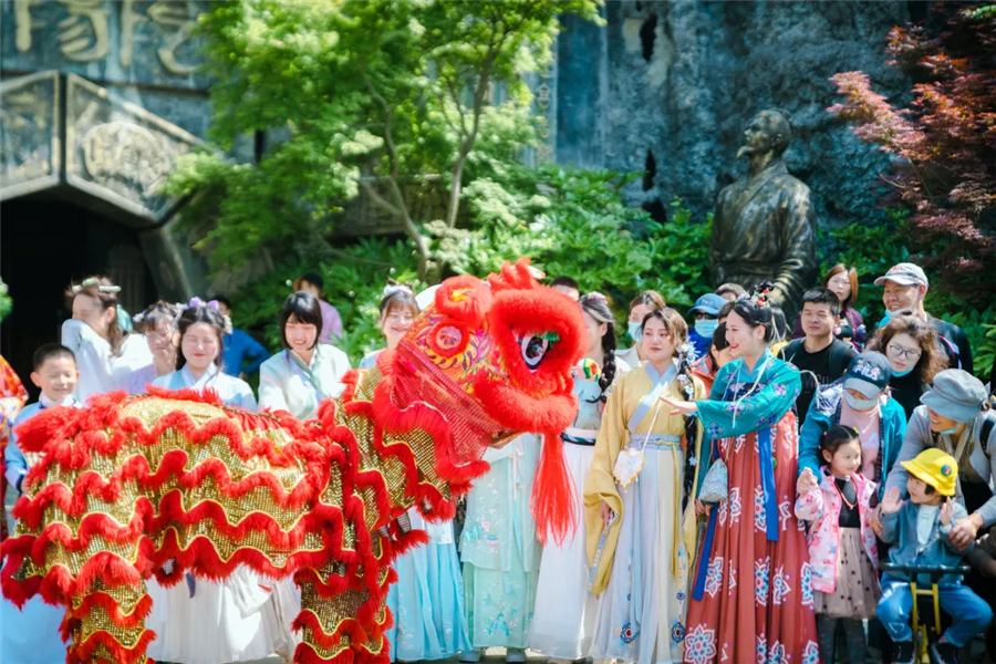 谁还没买?!四季欢乐 一张年卡轻松搞定→
