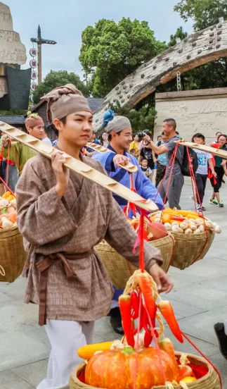 古城提灯 天官赐福｜本“宫”邀你过大年