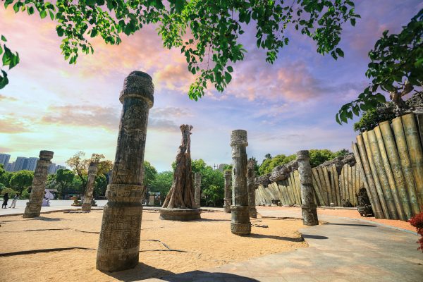 4.Spring and Autumn Scholastic Domain ——Totem Poles