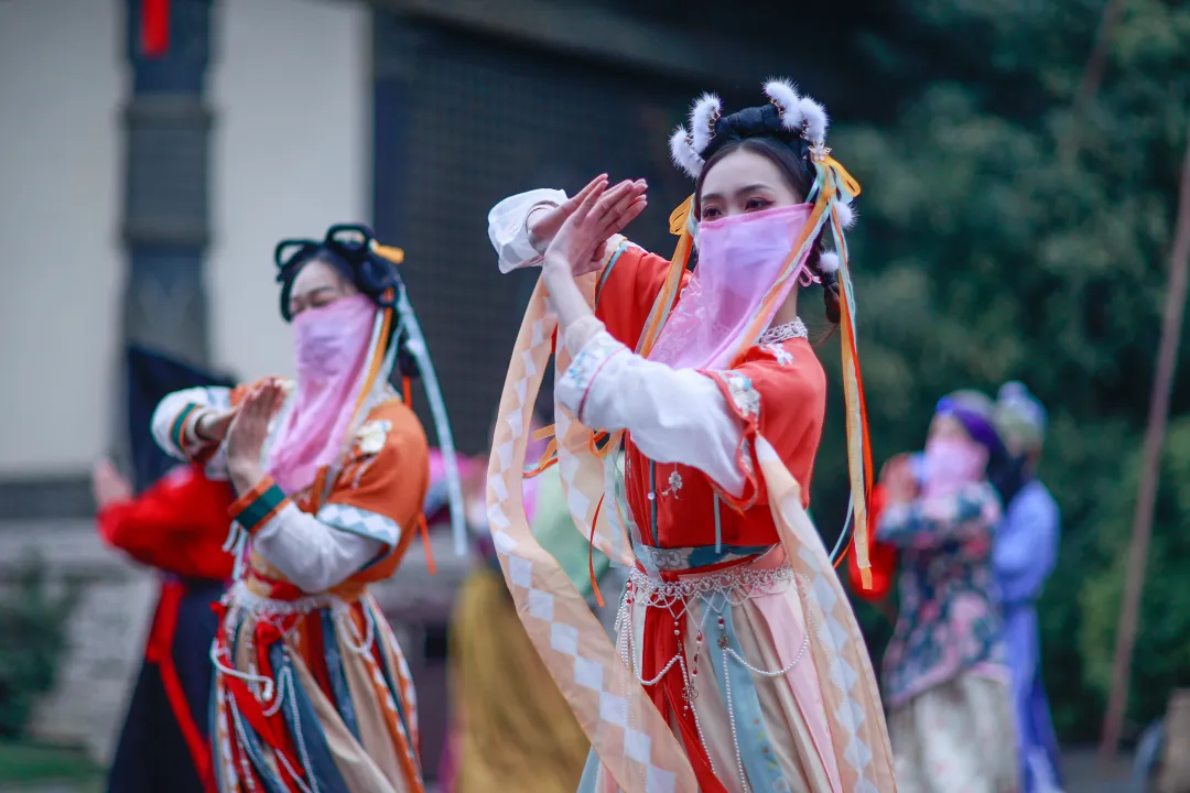 情人节遇元宵 解锁双倍中式浪漫 赏灯、看戏、夜游古城……