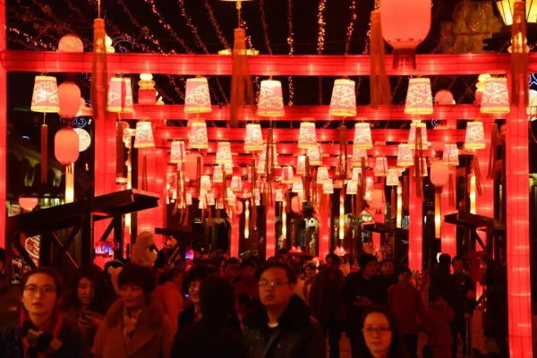 万家灯火 星河滚滚,应是花好月圆人团圆!