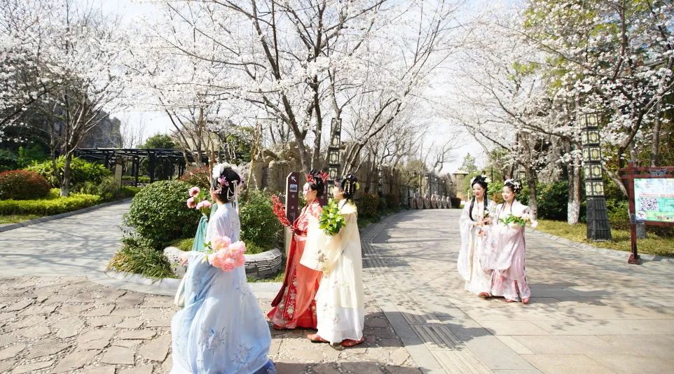 藏在古诗词里的浪漫春日