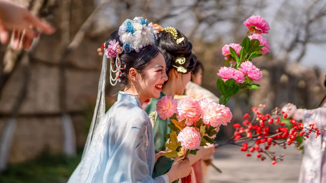 藏在古诗词里的浪漫春日