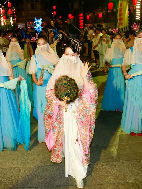 夜水狂欢 | 别闷在家啦！一起去“撒泼”吧
