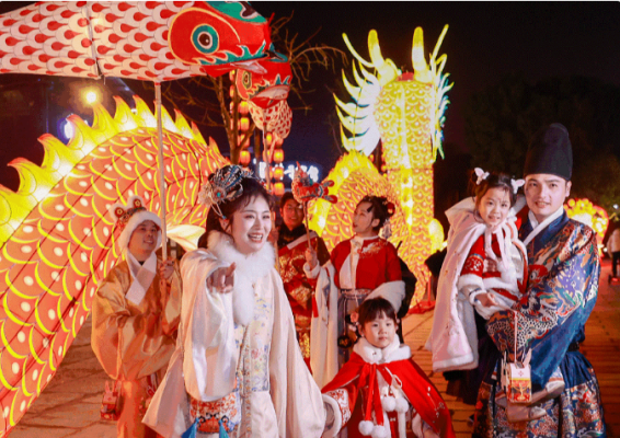 淹城春秋乐园丨想不看都不行,这些灯吵到了我的眼睛!