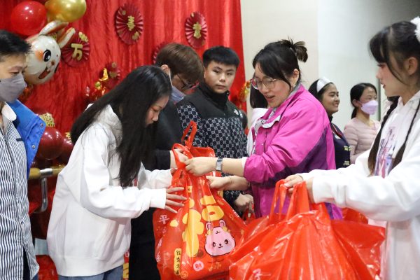 春秋淹城旅游区开展“工会送福,暖在身边”慰问活动