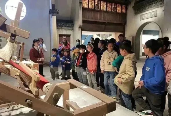 “行走的大明”武博研学活动| “绣罗衣裳•品明风华”