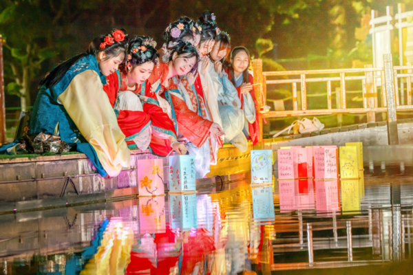 淹城春秋乐园丨火树银花夜,古城中国年